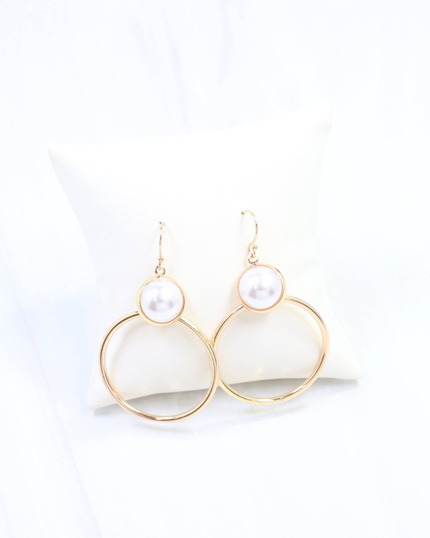 Clementine Circle Pearl Dangle Earring Gold