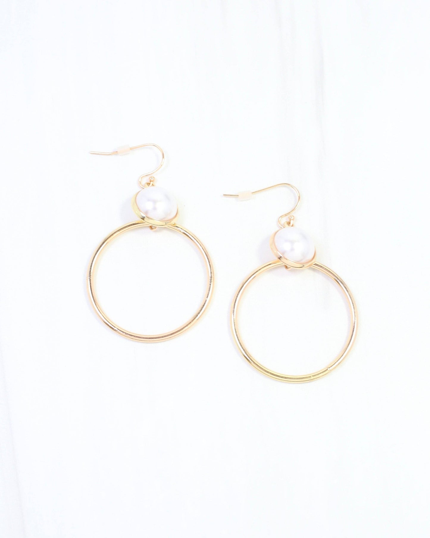 Clementine Circle Pearl Dangle Earring Gold
